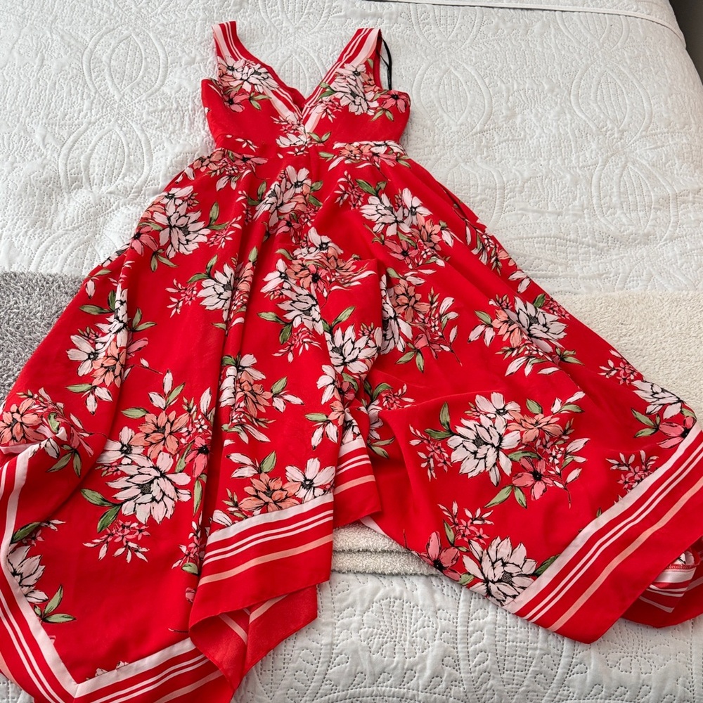 NWOT Vince Camuto V-Neck & Back Floral Red Midi Dress size 2 - Picture 5 of 7